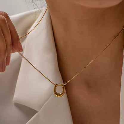 Aurelie Horseshoe Necklace
