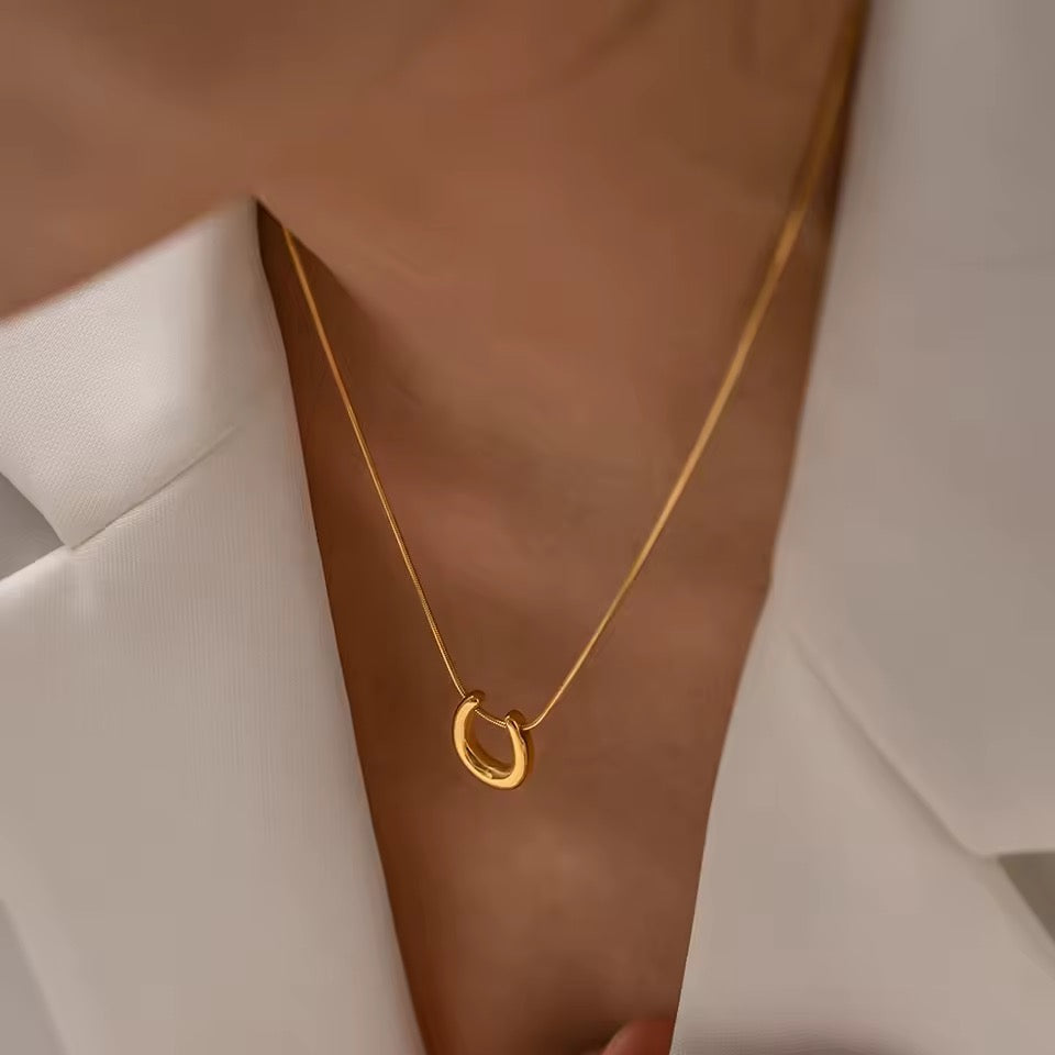 Aurelie Horseshoe Necklace