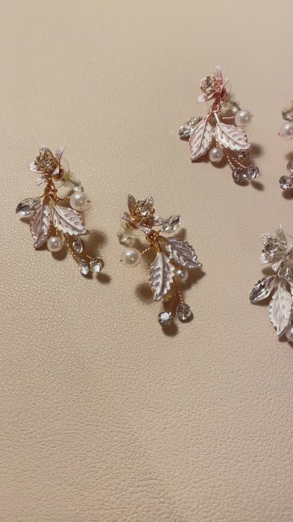 Boucles d'oreilles en vigne de fleurs de mariée Davina