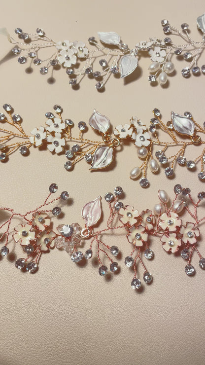 Fleur Debby et vigne à cheveux en strass