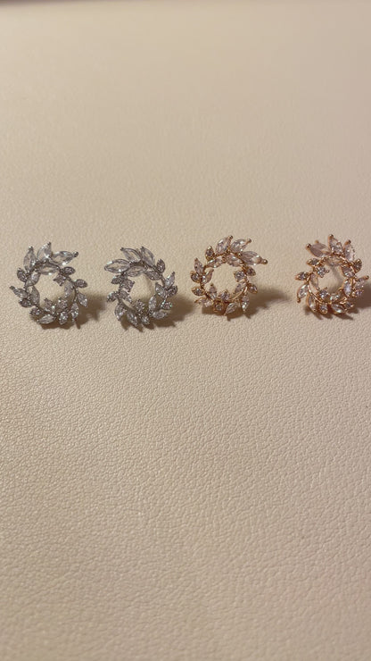 Boucles d'oreilles à tige Amelia en argent et zircone cubique